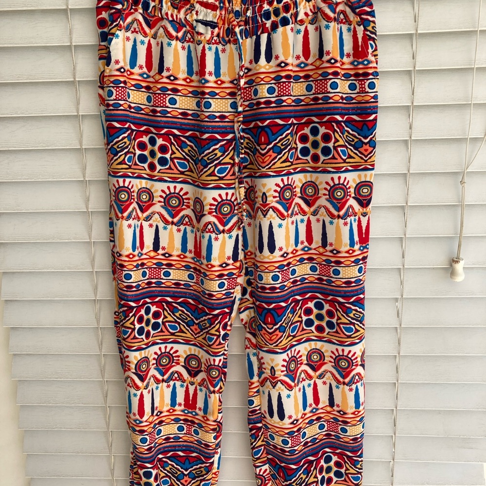 Colorful, elastic waist, capri pants. Size S.
